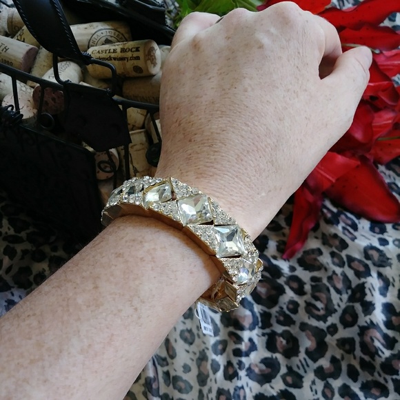 Gold/Crystal Fashion Stretchy Bracelet - Picture 4 of 6